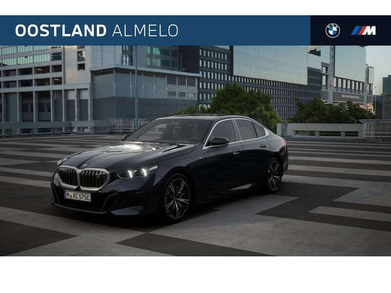 Zwart Nieuw 2025 BMW i5 M Sport Sedan | € 95.298 - Afbeelding 1/4