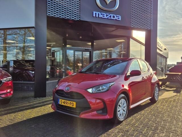 Formal red Gebruikt 2023 Mazda 2 Hatchback | € 18.950 (Super prijs) - Afbeelding 1/4