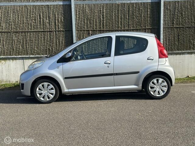 Occasion Peugeot 107 68 PK (50 kW) 2009 Grijs Hatchback