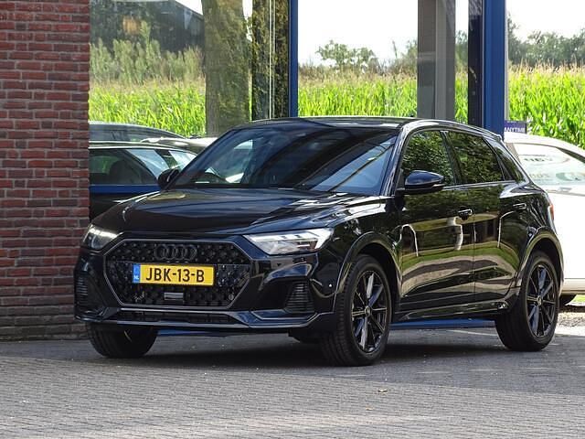 Zwart Gebruikt 2025 Audi A1 Advanced Hatchback | € 33.750 (Iets duurder) - Afbeelding 1/4