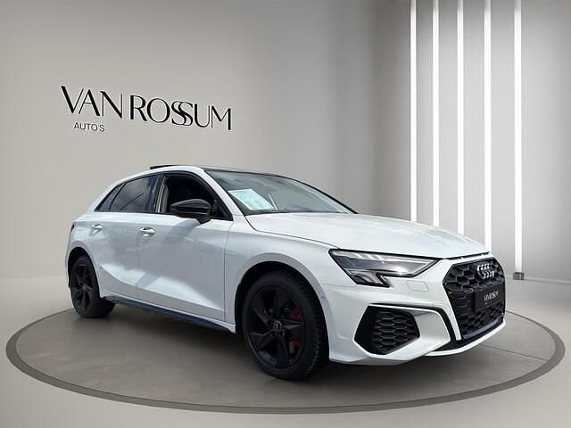 Wit Gebruikt 2021 Audi A3 Sportback S-Line Hatchback | € 31.995 (Iets duurder) - Afbeelding 1/4