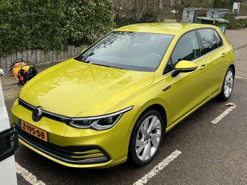Geel Gebruikt 2020 VW Golf VIII Style Hatchback | € 23.500 (Eerlijke prijs) - Afbeelding 1/4