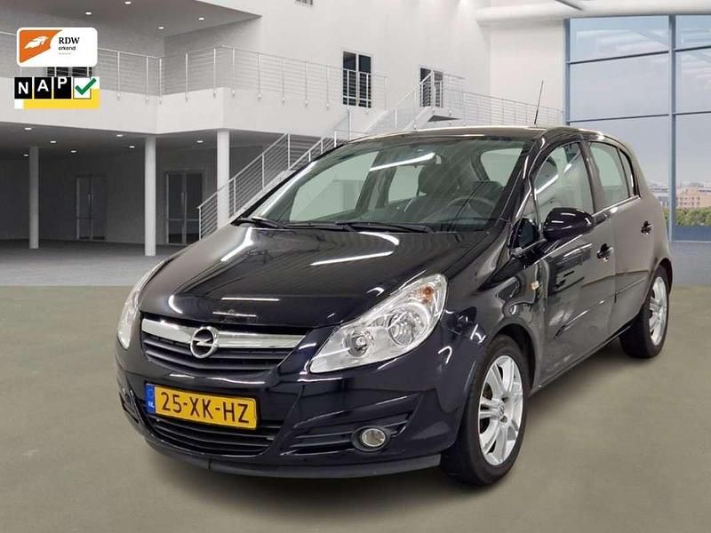 Zwart Gebruikt 2007 Opel Corsa Cosmo Hatchback | € 3.499 (Eerlijke prijs) - Afbeelding 1/4