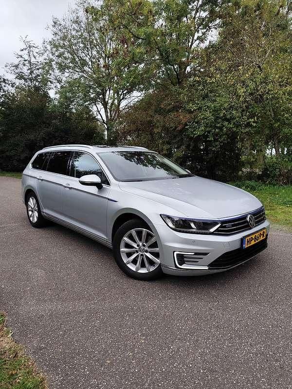 Grijs Occasion 2015 VW Passat GTE Stationwagen | € 7.500 (Super prijs) - Afbeelding 1/4
