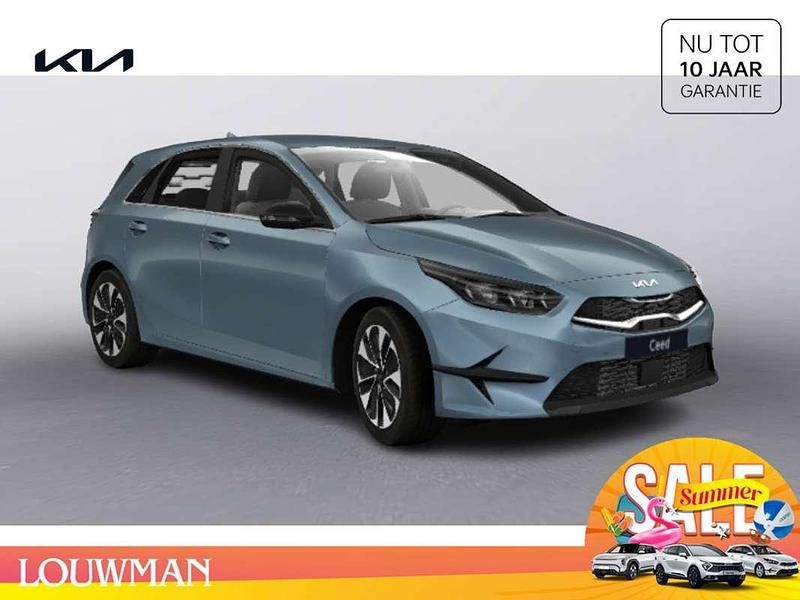 Yucca steel grey metallic (grijs metallic) Nieuw 2025 Kia Ceed Hatchback | € 28.795 (Eerlijke prijs) - Afbeelding 1/4