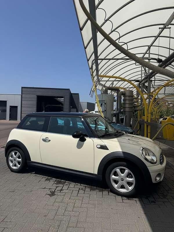 Wit Gebruikt 2010 Mini Cooper Hatchback | € 3.995 (Goede deal) - Afbeelding 1/1
