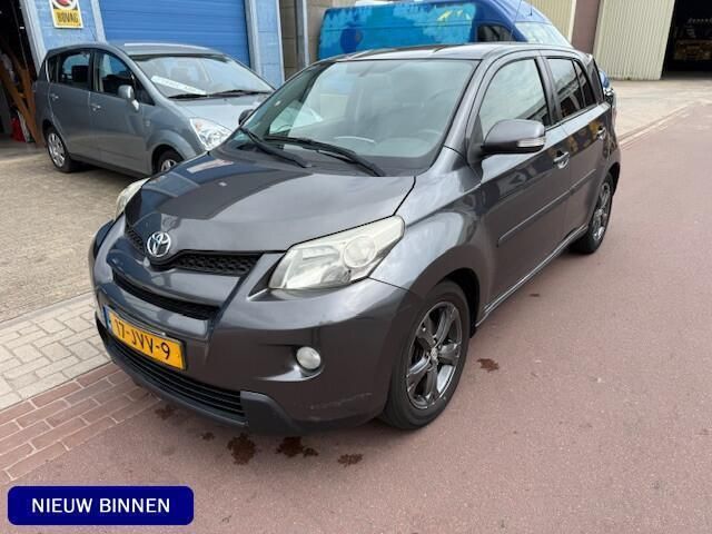 Grijs Gebruikt 2009 Toyota Urban Cruiser SUV | € 4.450 (Eerlijke prijs) - Afbeelding 1/4
