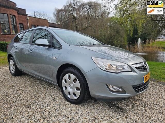 Grijs Gebruikt 2011 Opel Astra Edition Stationwagen | € 5.999 (Eerlijke prijs) - Afbeelding 1/4