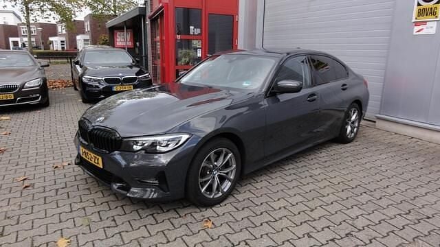 Grijs Gebruikt 2020 BMW 320 Executive Sedan | € 22.750 (Super prijs) - Afbeelding 1/4