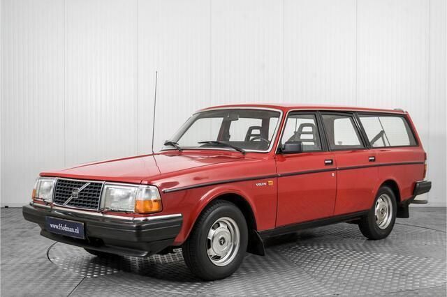 Rood Gebruikt 1983 Volvo 240 Stationwagen | € 24.900 - Afbeelding 1/4