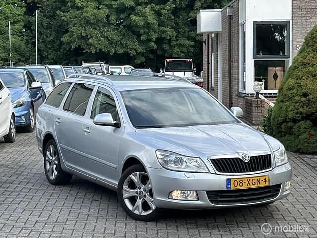 Grijs Occasion 2012 Skoda Octavia Business Line Stationwagen | € 2.450 (Super prijs) - Afbeelding 1/4