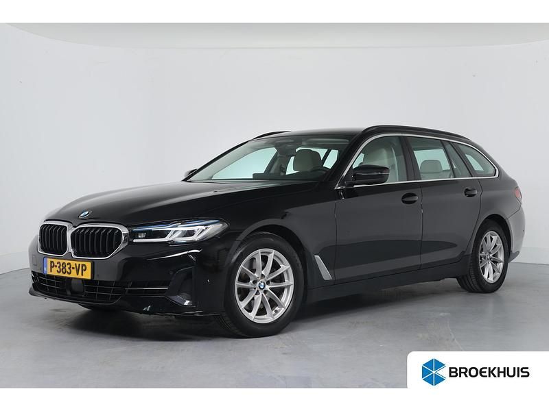 Zwart Gebruikt 2022 BMW 520 Stationwagen | € 35.895 (Eerlijke prijs) - Afbeelding 1/4