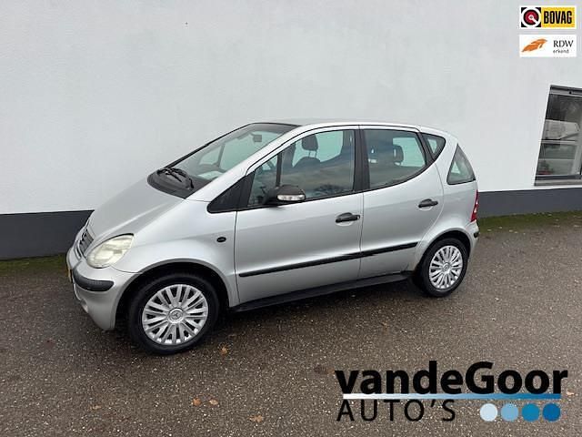 Grijs (metallic) Occasion 2004 Mercedes A140 Classic MPV | € 1.450 (Eerlijke prijs) - Afbeelding 1/4