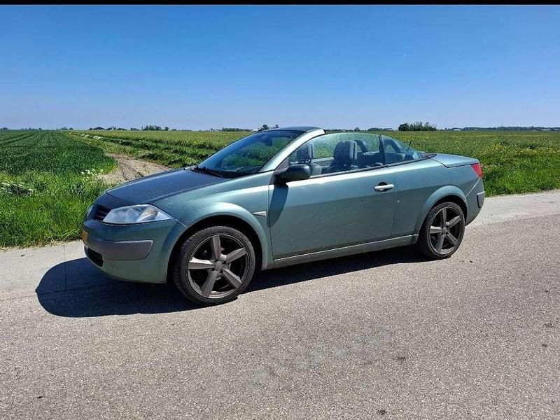 Groen Gebruikt 2004 Renault Mégane Cabriolet Luxe Cabriolet | € 1.500 (Eerlijke prijs) - Afbeelding 1/4