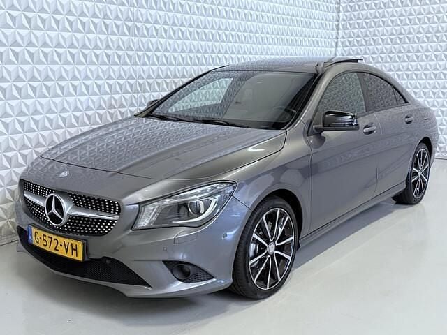 Grijs Gebruikt 2013 Mercedes CLA250 Edition Sedan | € 13.999 (Eerlijke prijs) - Afbeelding 1/4