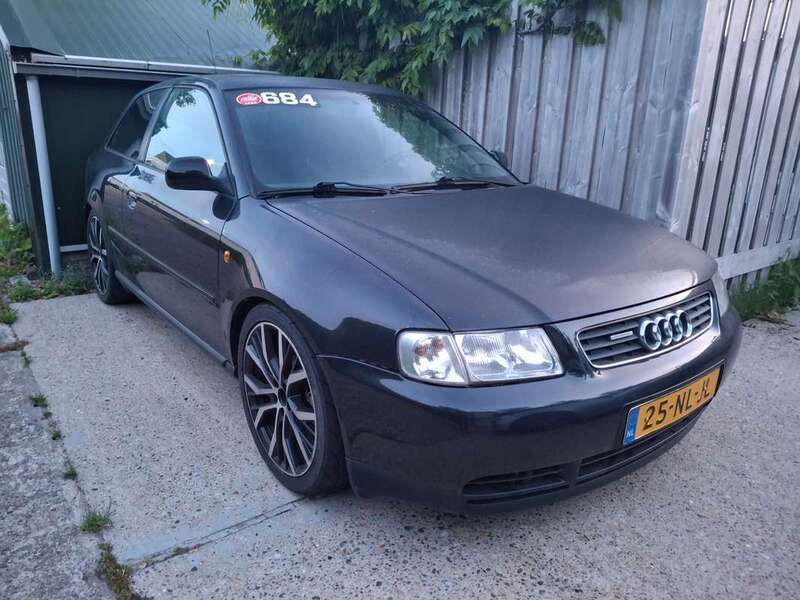 Zwart Gebruikt 2000 Audi A3 Hatchback | € 1.750 - Afbeelding 1/1
