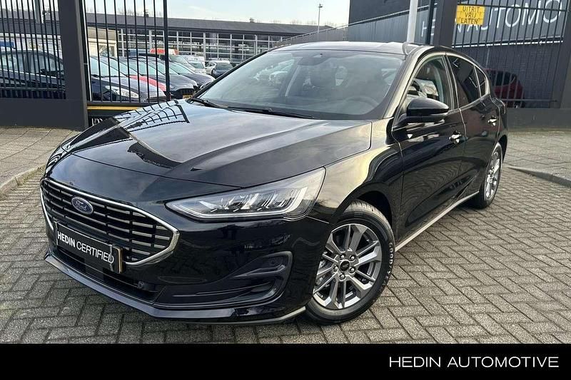 Nieuw Ford Focus Titanium 125 PK (91 kW) 2025 Zwart Hatchback