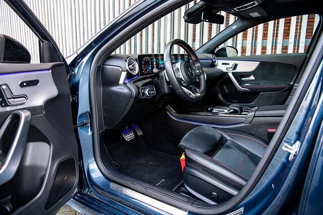 Occasion Mercedes A180 Premium Plus 116 PK (85 kW) 2019 Blauw Hatchback