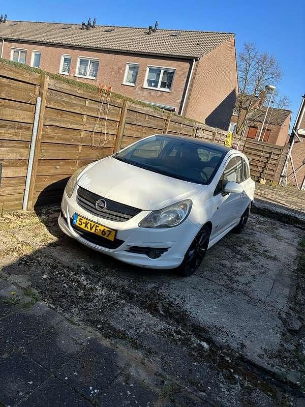 Wit Gebruikt 2009 Opel Corsa Edition MPV | € 1.500 (Eerlijke prijs) - Afbeelding 1/4