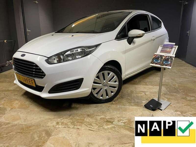 Wit Gebruikt 2015 Ford Fiesta Hatchback | € 4.950 (Goede deal) - Afbeelding 1/4