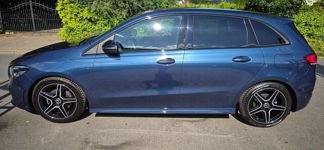 Blauw, metallic lak Gebruikt 2019 Mercedes B180 Business MPV | € 24.450 (Eerlijke prijs) - Afbeelding 1/4