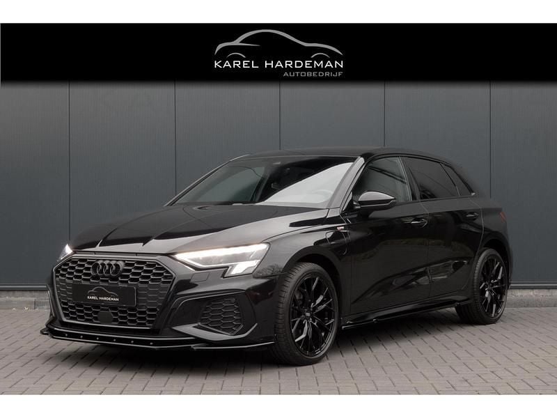Zwart Gebruikt 2022 Audi A3 Advanced Hatchback | € 34.950 - Afbeelding 1/4