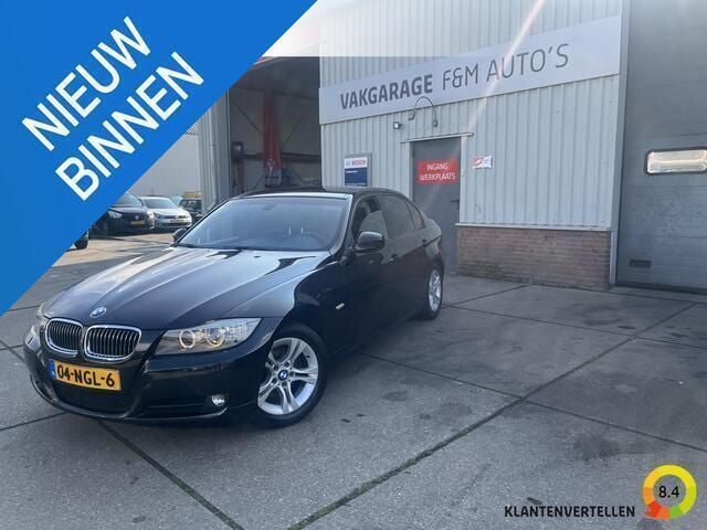 Zwart Gebruikt 2010 BMW 318 M Sport Sedan | € 7.950 (Eerlijke prijs) - Afbeelding 1/4