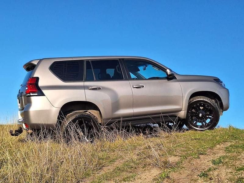 Brons Occasion 2019 Toyota Land Cruiser SUV | € 39.900 - Afbeelding 1/4