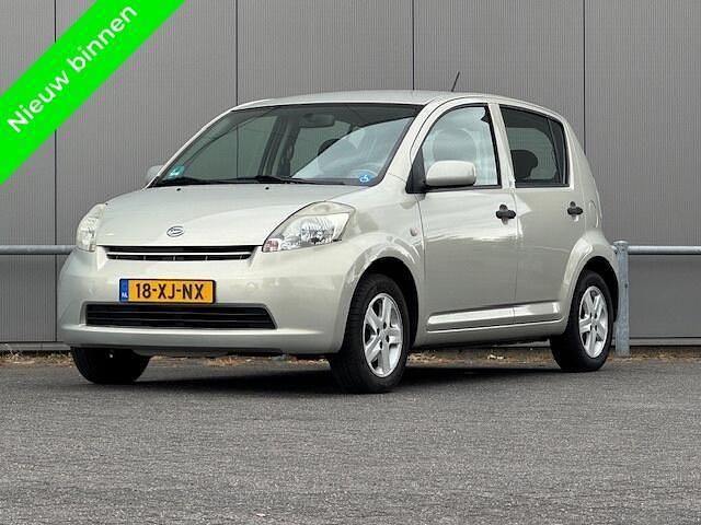 Beige Gebruikt 2007 Daihatsu Sirion Hatchback | € 5.650 (Iets duurder) - Afbeelding 1/4
