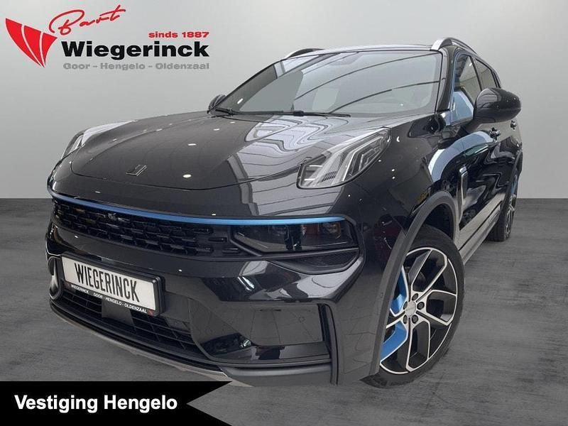 Zwart Gebruikt 2023 Lynk & Co 01 SUV | € 28.889 (Eerlijke prijs) - Afbeelding 1/4