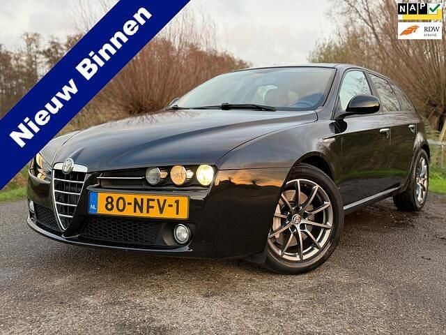 Zwart (metallic) Gebruikt 2010 Alfa Romeo 159 Progression Stationwagen | € 5.950 (Eerlijke prijs) - Afbeelding 1/4