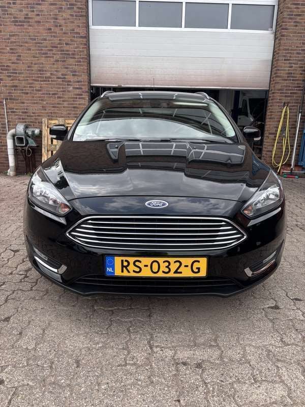 Zwart Gebruikt 2016 Ford Focus Titanium Stationwagen | € 9.750 (Eerlijke prijs) - Afbeelding 1/4