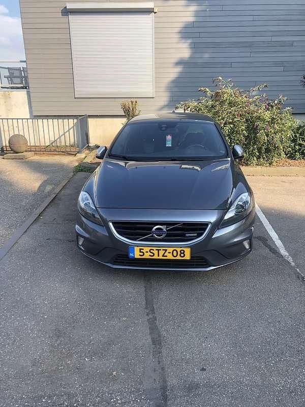 Grijs Occasion 2013 Volvo V40 R-Design MPV | € 5.500 (Goede deal) - Afbeelding 1/4