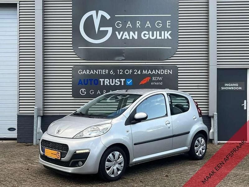 Grijs Gebruikt 2012 Peugeot 107 Hatchback | € 5.995 (Eerlijke prijs) - Afbeelding 1/3
