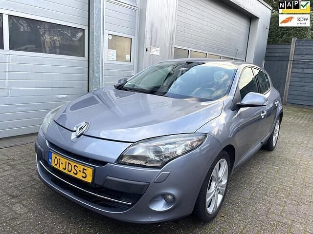 Blauw (metallic) Gebruikt 2009 Renault Mégane III Hatchback | € 3.495 (Eerlijke prijs) - Afbeelding 1/4