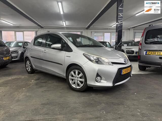 Grijs Occasion 2014 Toyota Yaris Hatchback | € 11.350 (Goede deal) - Afbeelding 1/4