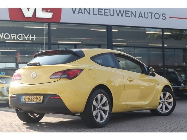 Occasion Opel Astra GTC Sport 179 PK (131 kW) 2011 Geel Hatchback