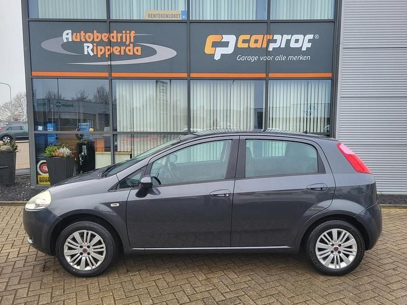 Grijs Occasion 2009 Fiat Punto Lusso Hatchback | € 2.250 (Goede deal) - Afbeelding 1/4
