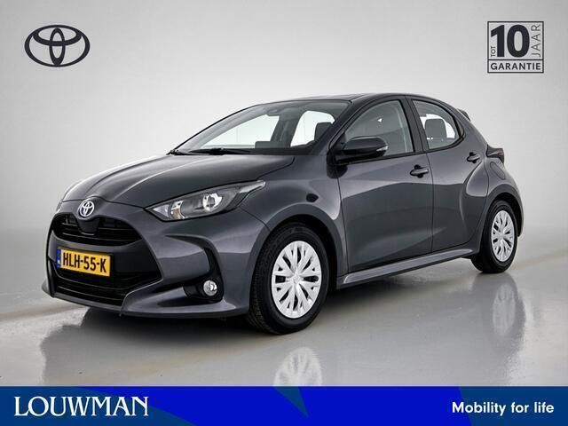 Grijs Gebruikt 2024 Toyota Yaris Active Hatchback | € 22.990 (Eerlijke prijs) - Afbeelding 1/3