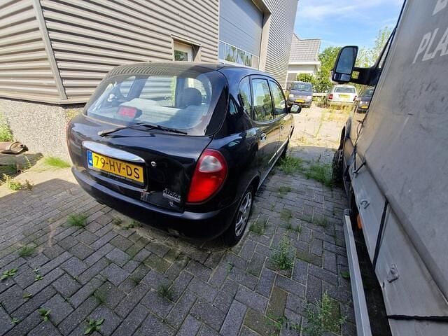 Occasion Daihatsu Sirion 56 PK (41 kW) 2001 Zwart Hatchback