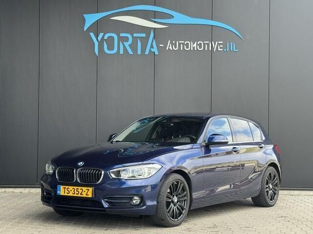 Blauw Gebruikt 2018 BMW 118 Sport Line Hatchback | € 14.950 (Goede deal) - Afbeelding 1/4