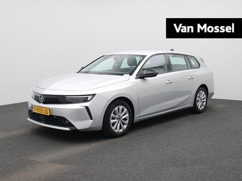 Grijs Gebruikt 2023 Opel Astra Stationwagen | € 24.940 (Eerlijke prijs) - Afbeelding 1/4