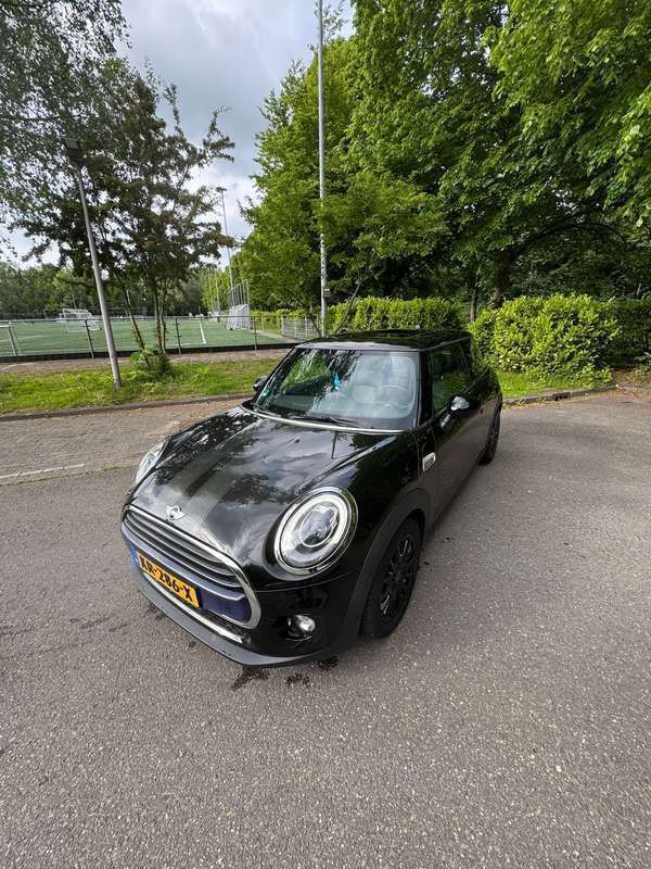 Zwart Gebruikt 2016 Mini Cooper Hatchback | € 14.000 (Eerlijke prijs) - Afbeelding 1/4