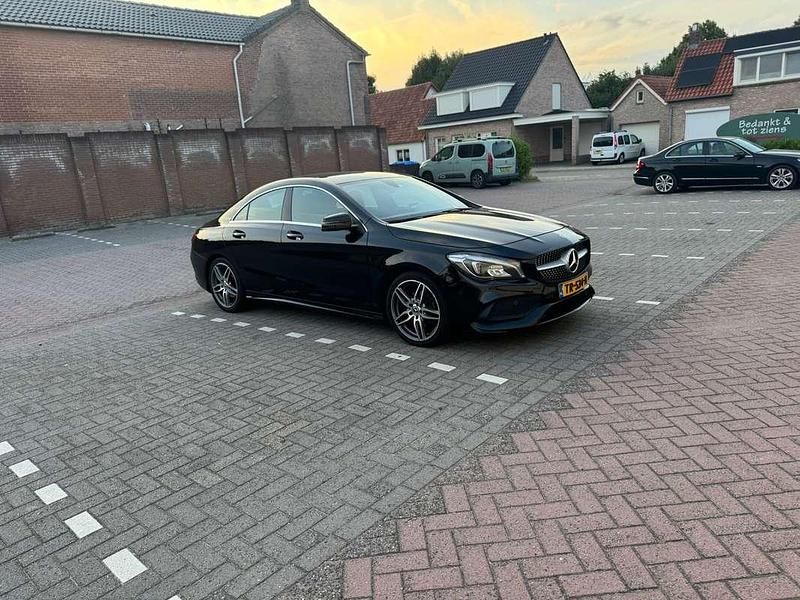 Zwart Gebruikt 2018 Mercedes CLA200 Sedan | € 17.000 (Goede deal) - Afbeelding 1/4