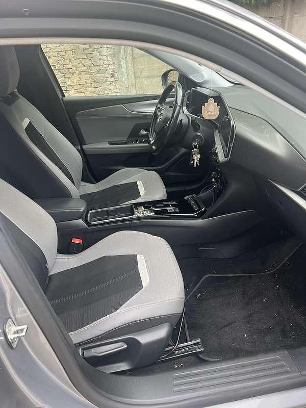 Grijs Gebruikt 2022 Opel Mokka Elegance SUV | € 22.950 (Eerlijke prijs) - Afbeelding 1/4