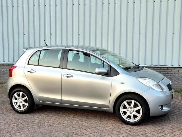 Occasion Toyota Yaris Sol 87 PK (63 kW) 2007 Grijs Hatchback