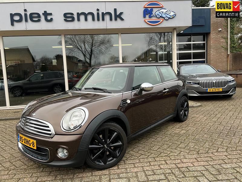 Bruin Occasion 2012 Mini Cooper Business Hatchback | € 7.900 (Goede deal) - Afbeelding 1/4