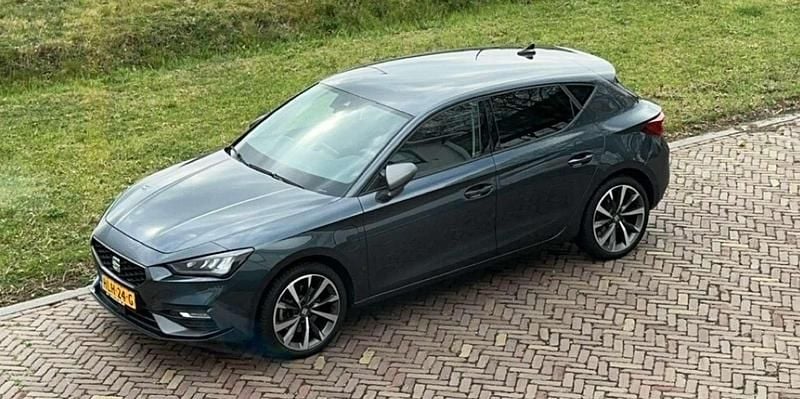 Grijs Gebruikt 2021 Seat Leon Stationwagen | € 20.000 (Super prijs) - Afbeelding 1/4