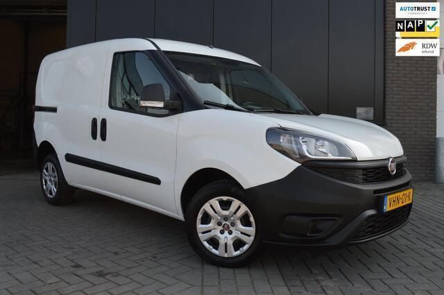 Wit Gebruikt 2020 Fiat Doblò MPV | € 7.750 (Goede deal) - Afbeelding 1/3