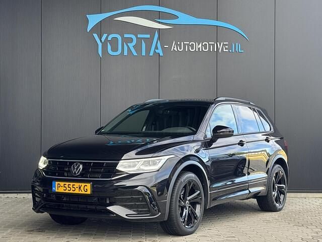 Zwart Gebruikt 2022 VW Tiguan R-line SUV | € 33.950 (Eerlijke prijs) - Afbeelding 1/4